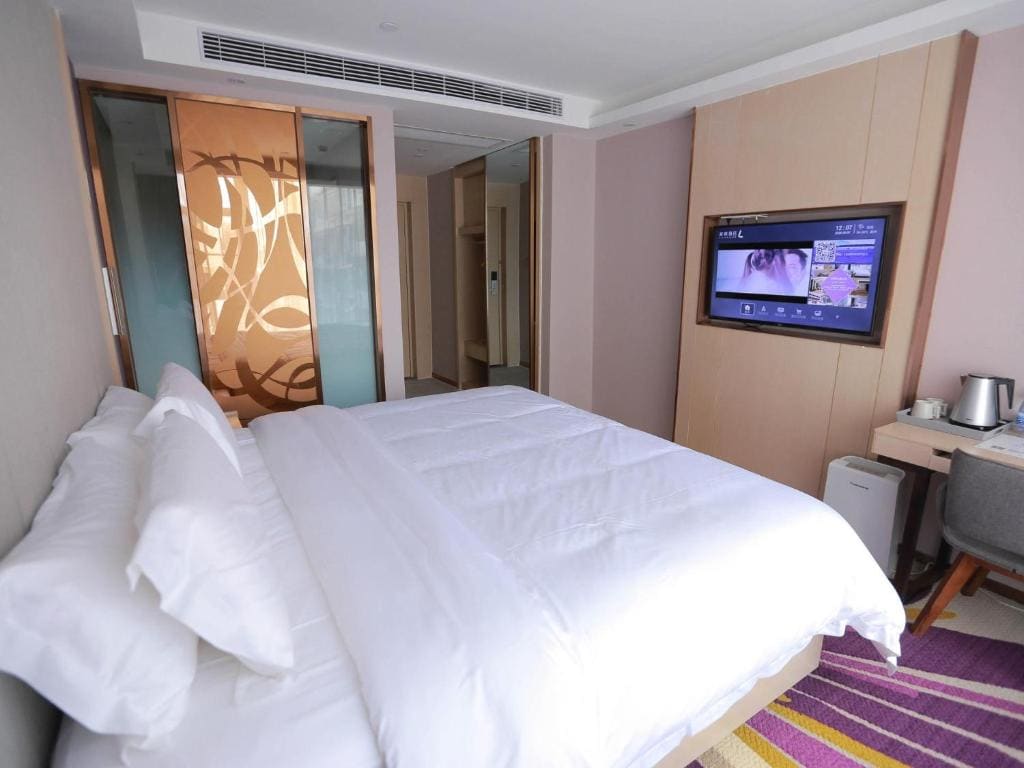 Lavande Hotel - View 7