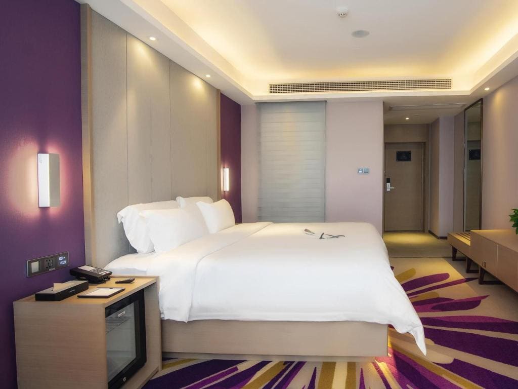 Lavande Hotel Yibin University City Exhibition Center - View 7