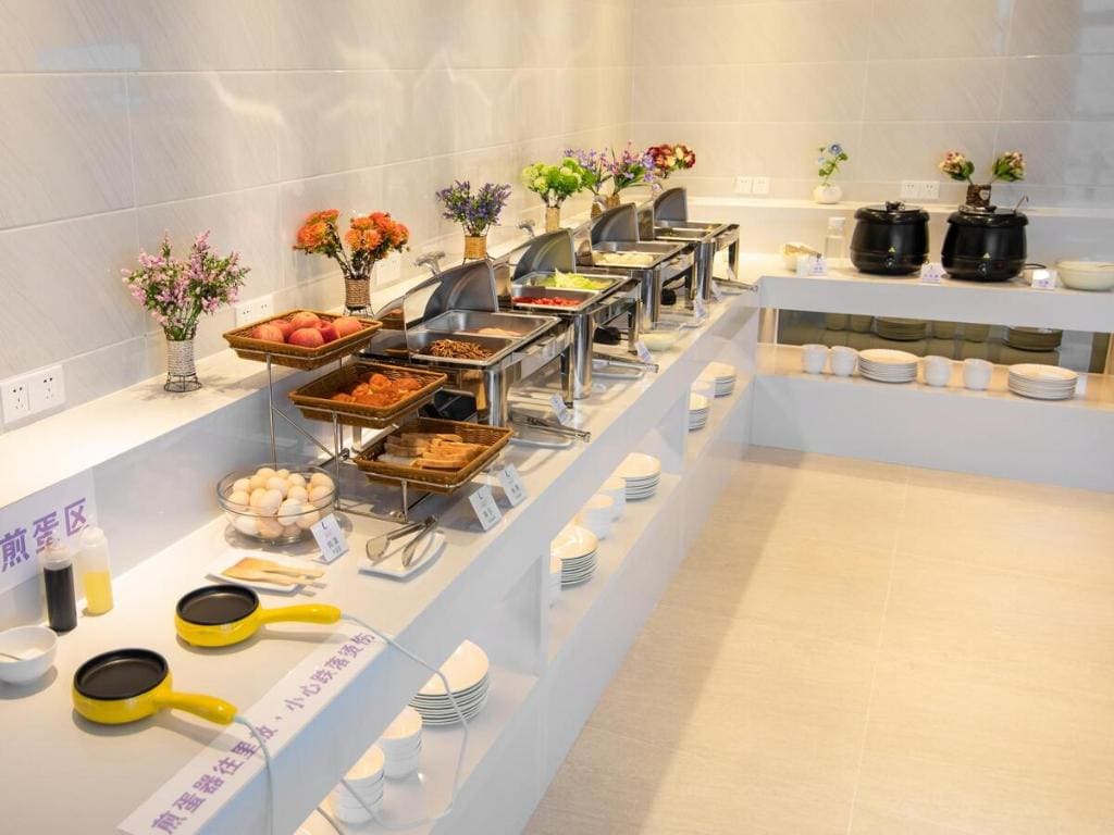 Lavande Hotel Yibin University City Exhibition Center - View 4