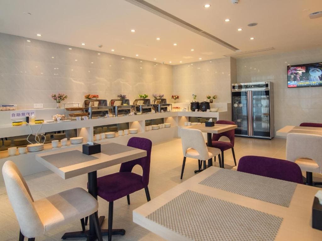 Lavande Hotel Yibin University City Exhibition Center - View 5