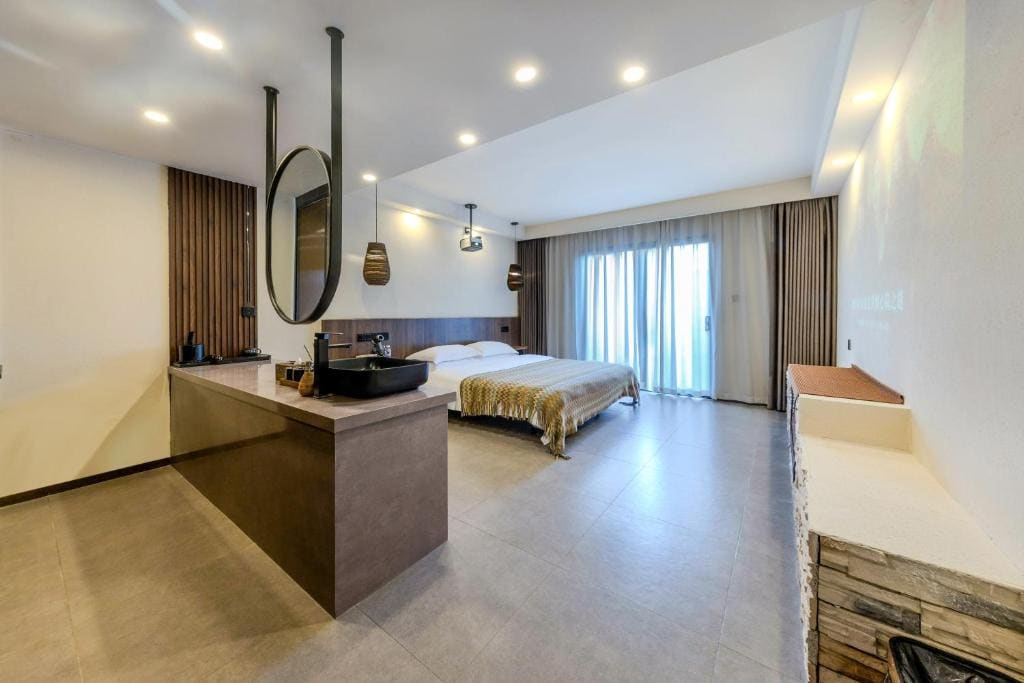Qingqian Guanshan Swimming Pool Private Hot Spring B&B - Main view