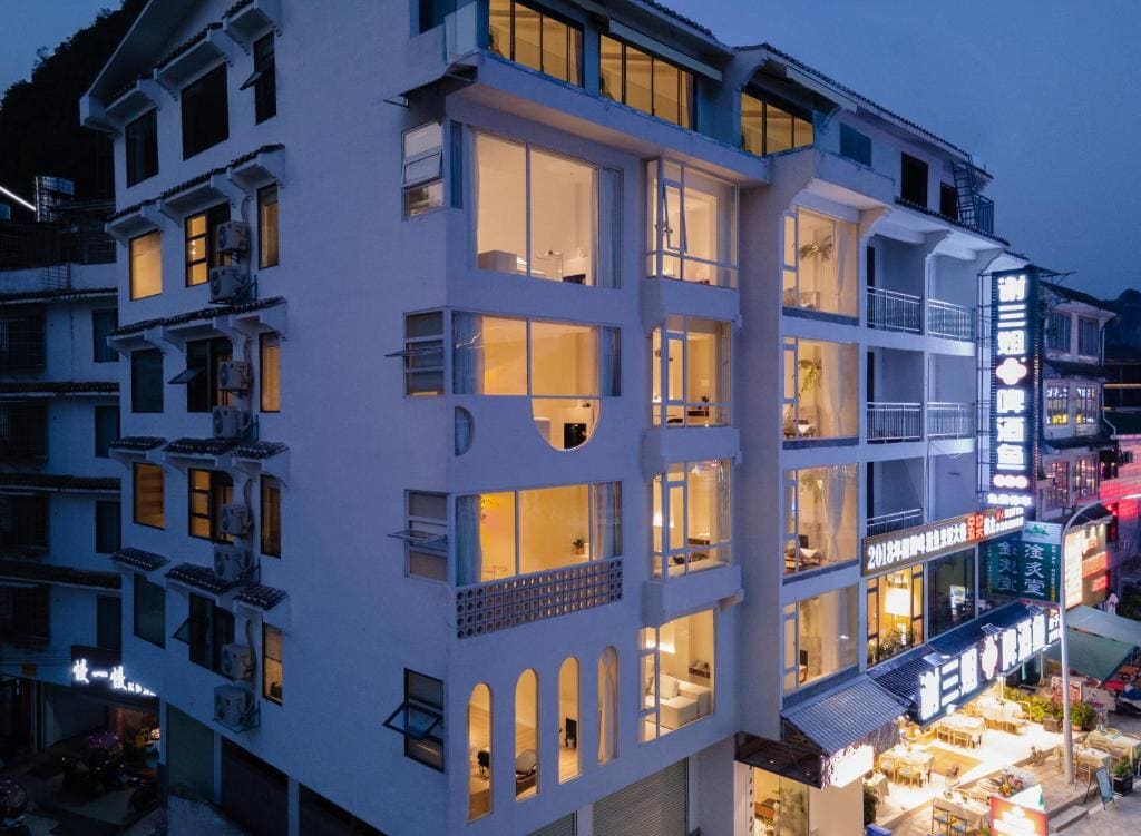 IM Waiting Hotel - Main view
