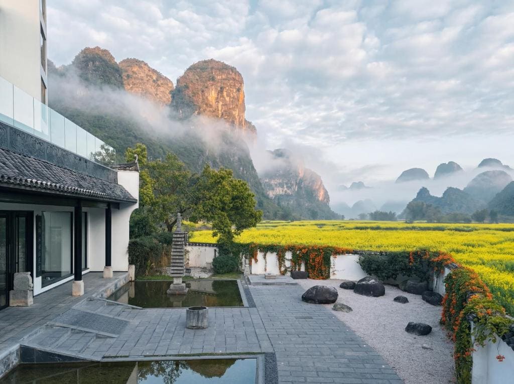 Yangshuo Mountain Vista Courtyard - Main view