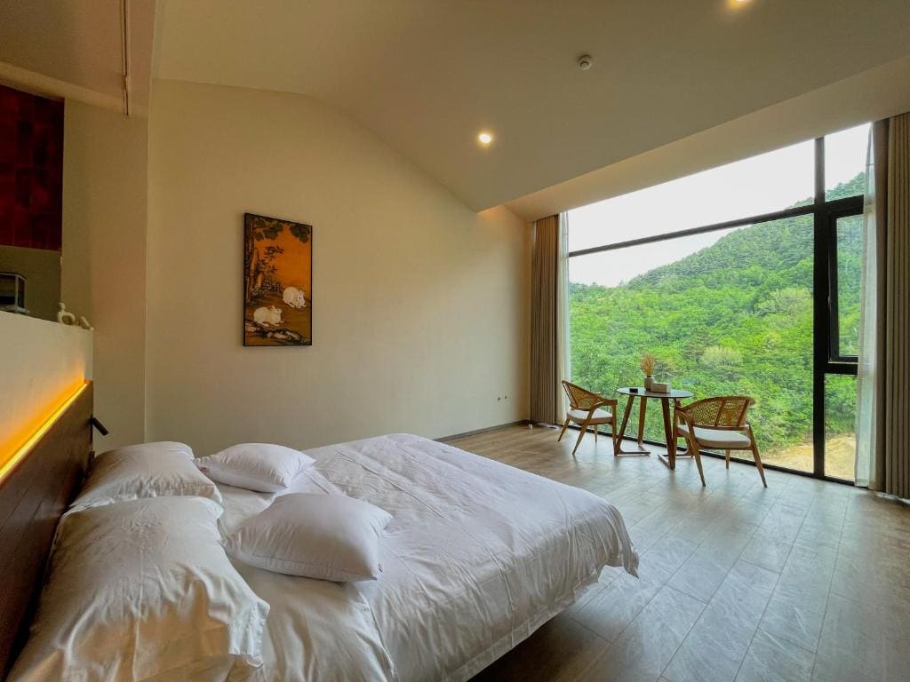 Yunjie Qingsongling Study Resort - Main view