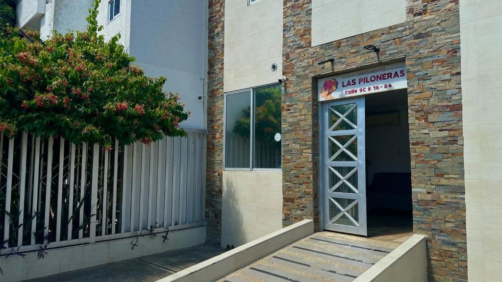 Las Piloneras Apartahotel - Main view