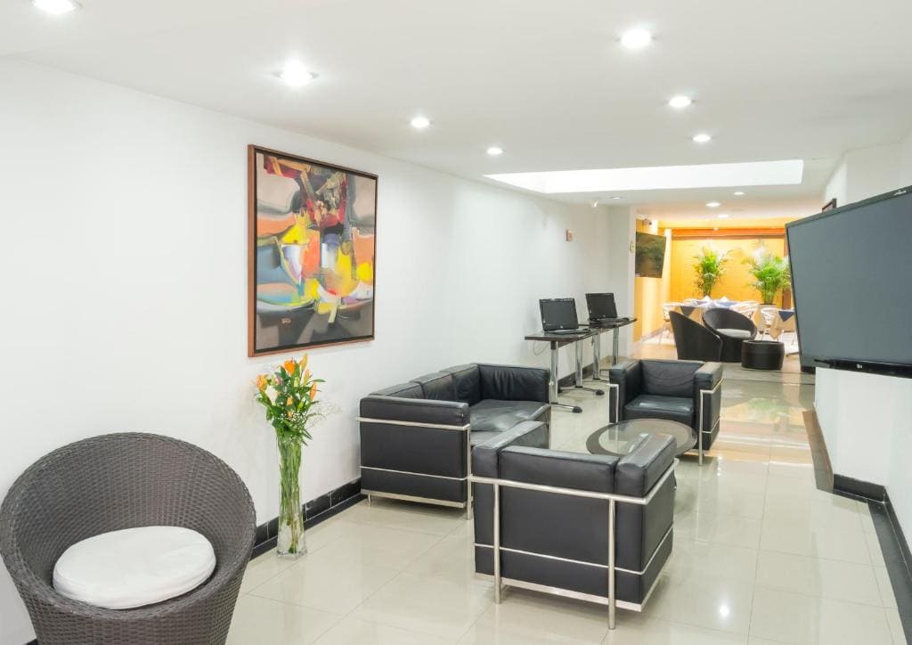 Hotel Regency Suites La Feria - View 6