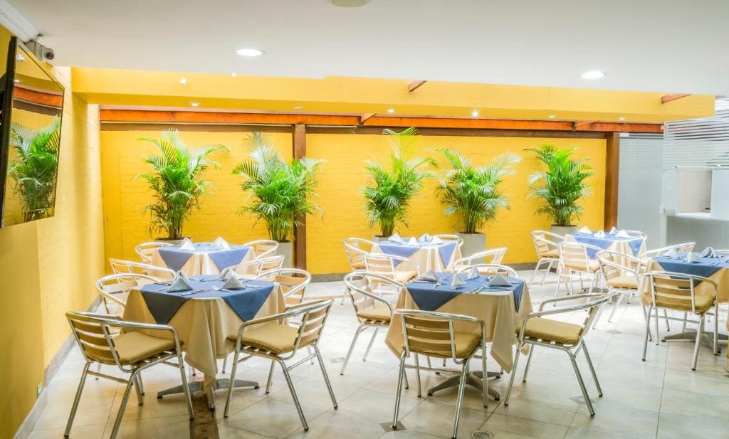 Hotel Regency Suites La Feria - View 3