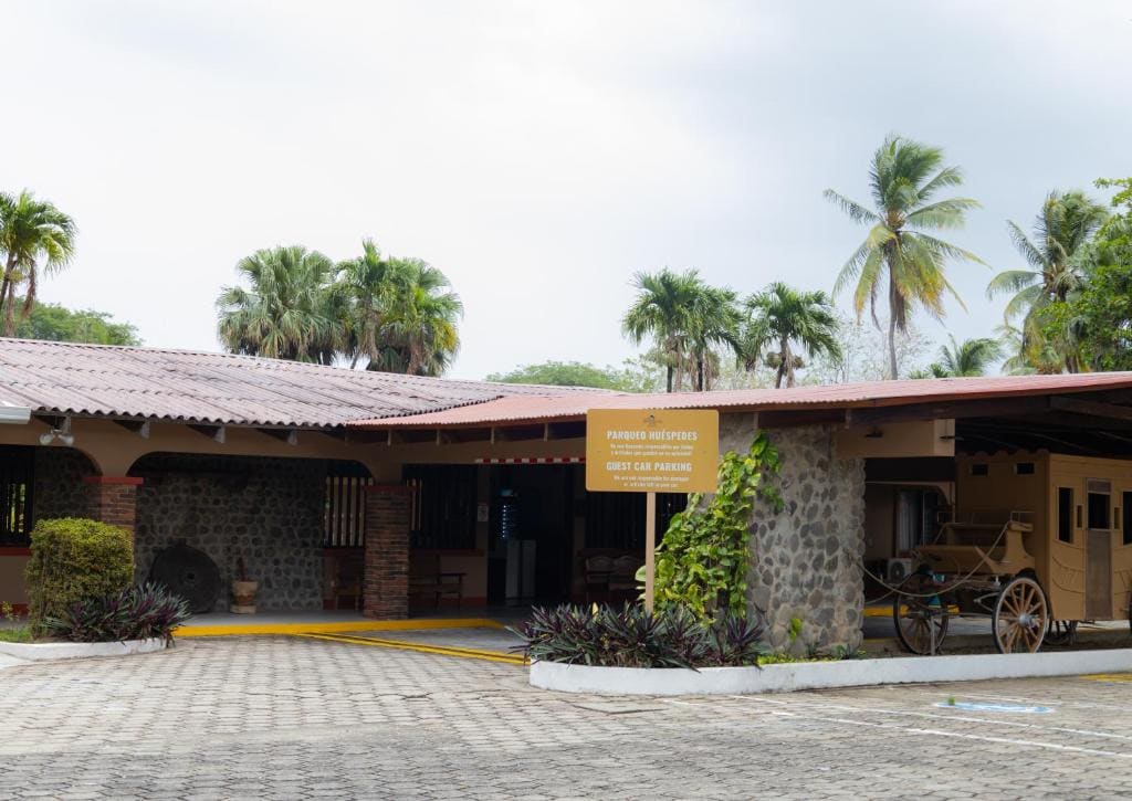 Hotel Las Espuelas, Bar & Restaurant - Main view