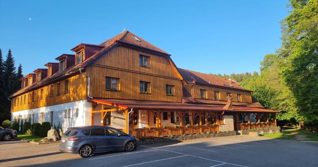 Balónový hotel a pivovar Radešín - Main view