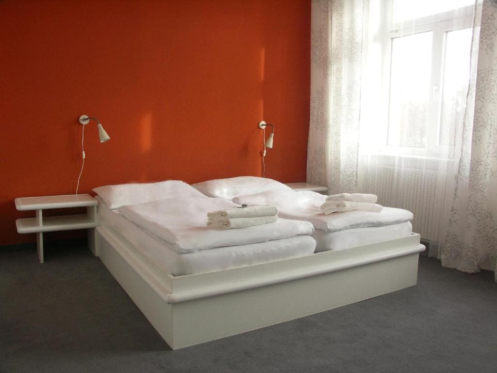 Hotel Saloon - View 2