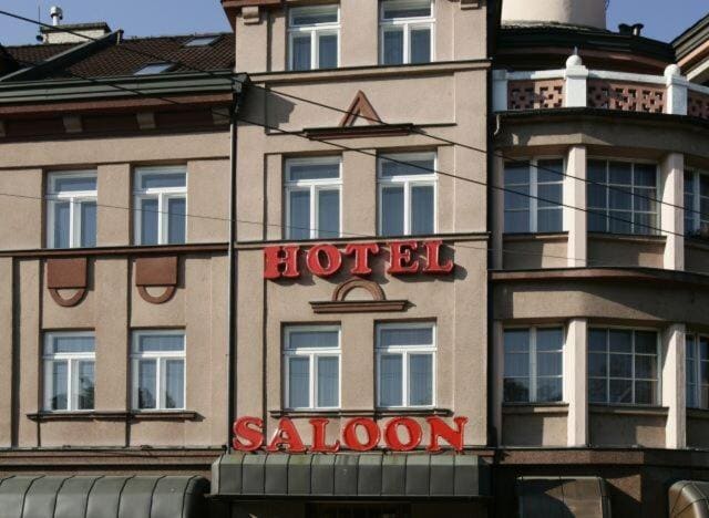 Hotel Saloon - Main view