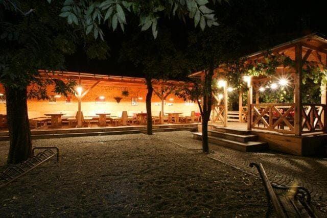 Hotel Saloon - View 5