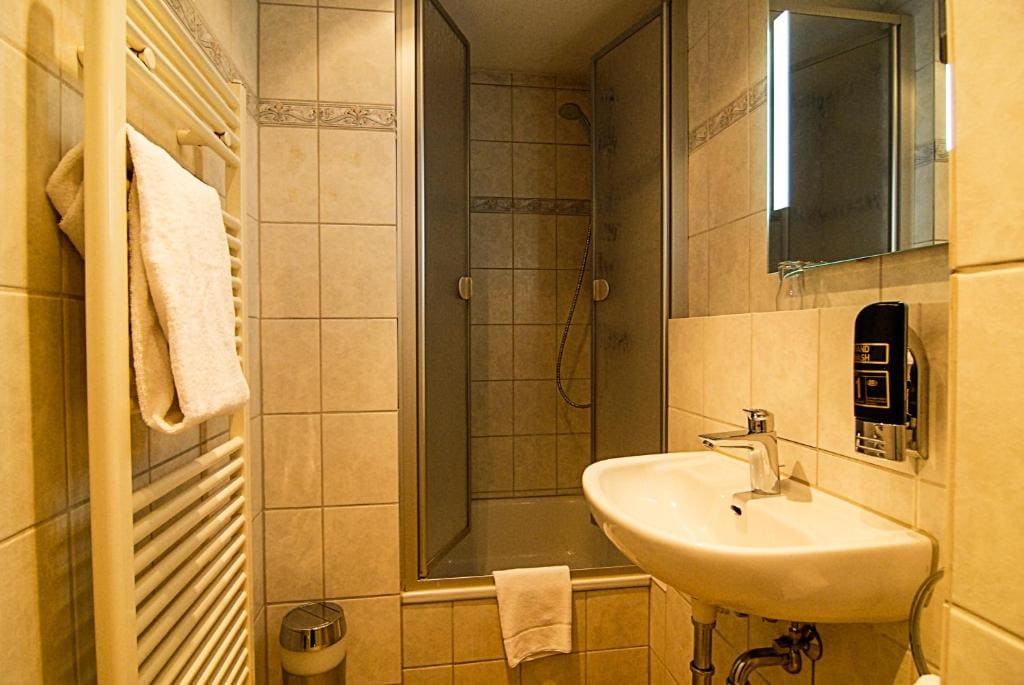 Adolphs Hotel - View 5