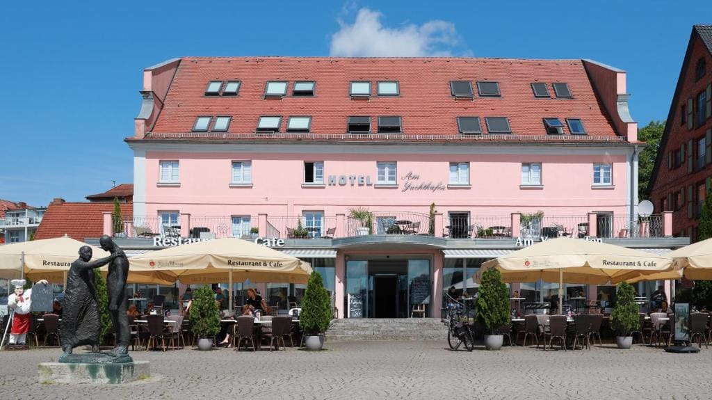 Hotel Am Yachthafen - Main view