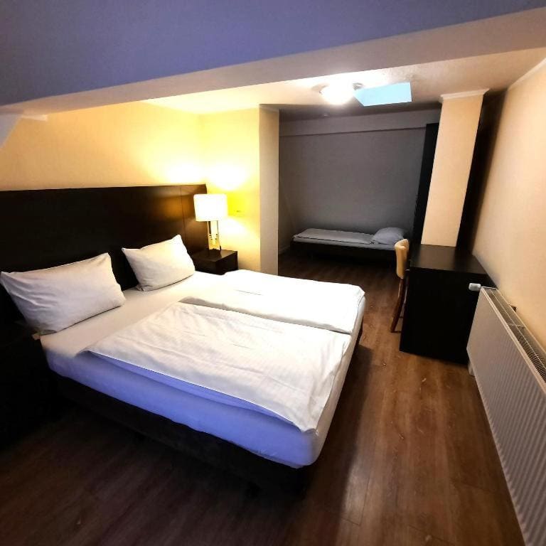 Hotel ARIANA Köln - View 2