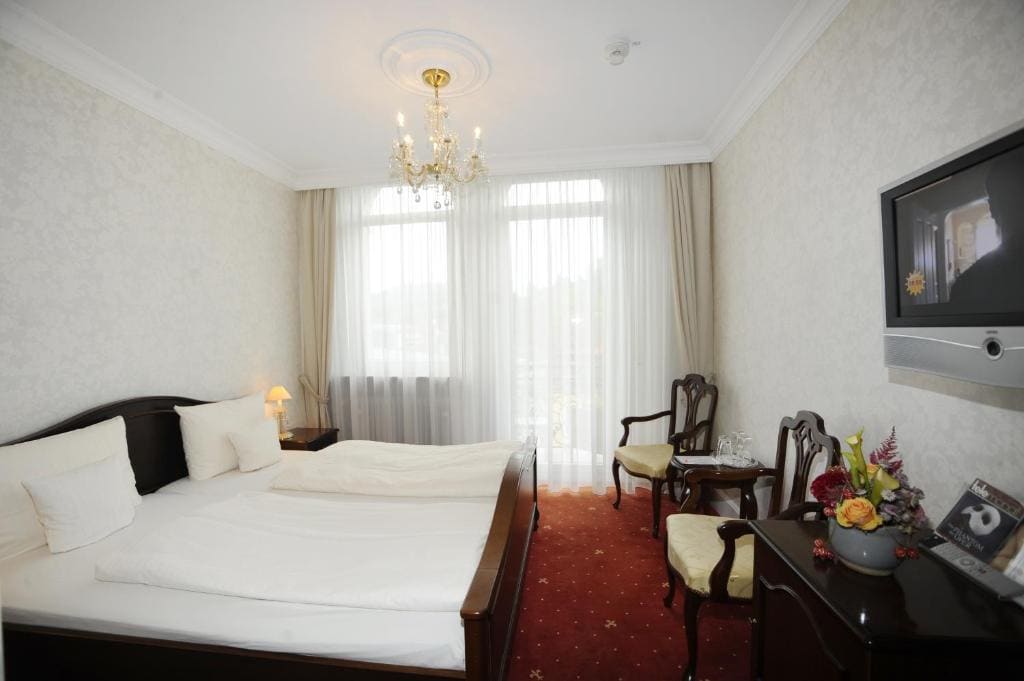 HELIOPARK Bad Hotel Zum Hirsch - View 2