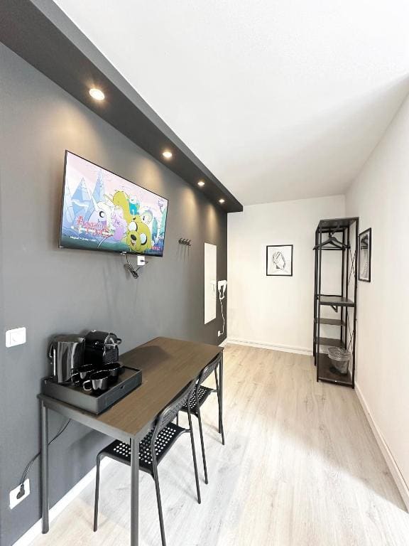 BLK Hostel — Vue 2