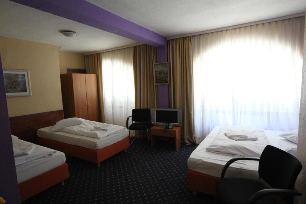 Carlton Hotel - View 7