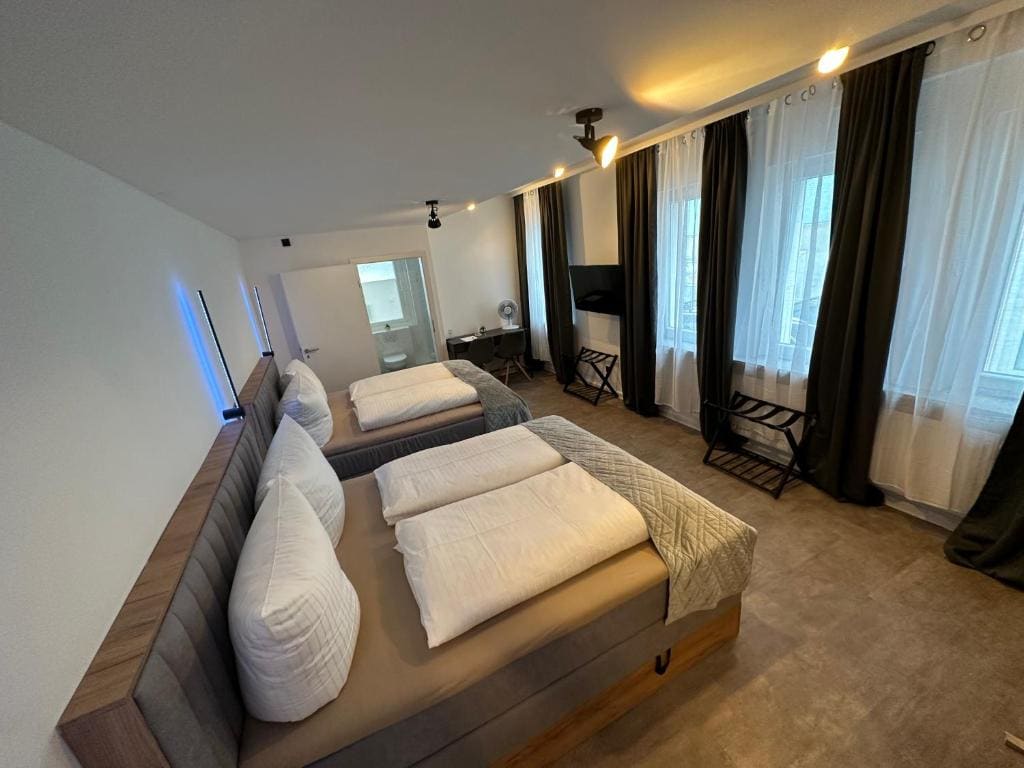 Hotel Emilia - View 2