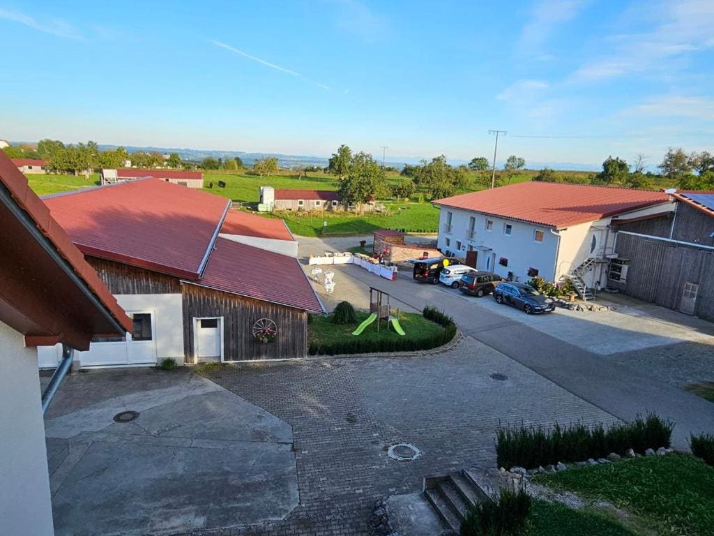 Farmhaus - Main view