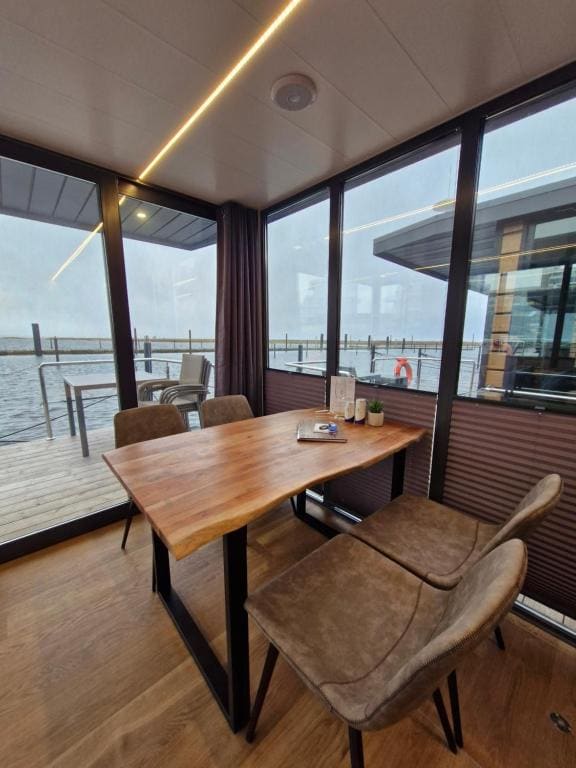 Hausboot Fjord Cirrus Solarboot mit Biosauna in Wendtorf - View 3