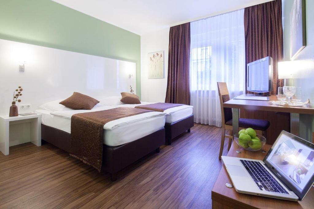 Hotel Mondial - View 2