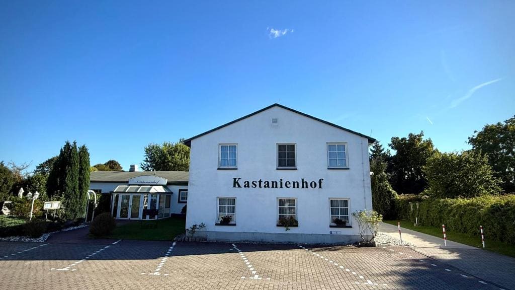 Kastanienhof Hotel garni - View 2