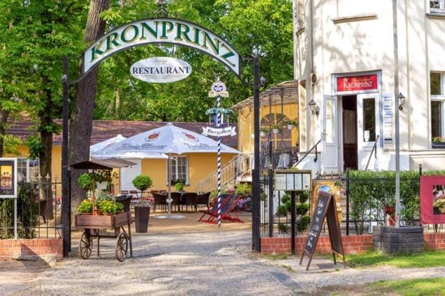Hotel Kronprinz - Main view