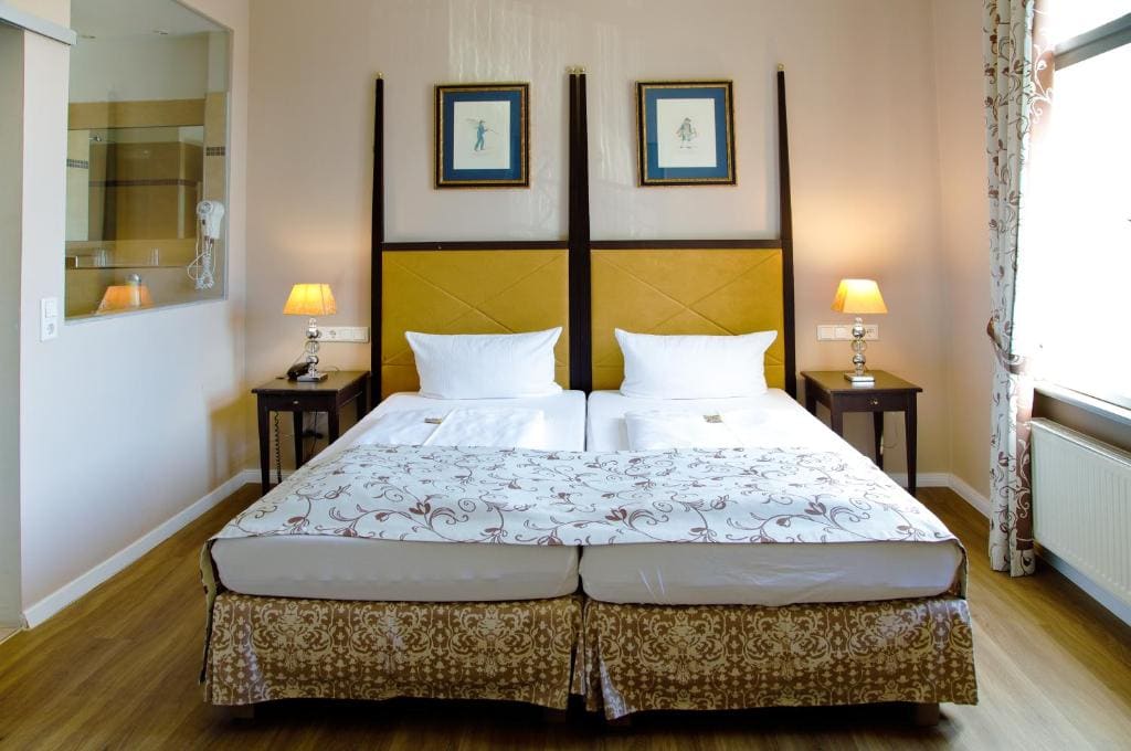 Hotel Kronprinz - View 2
