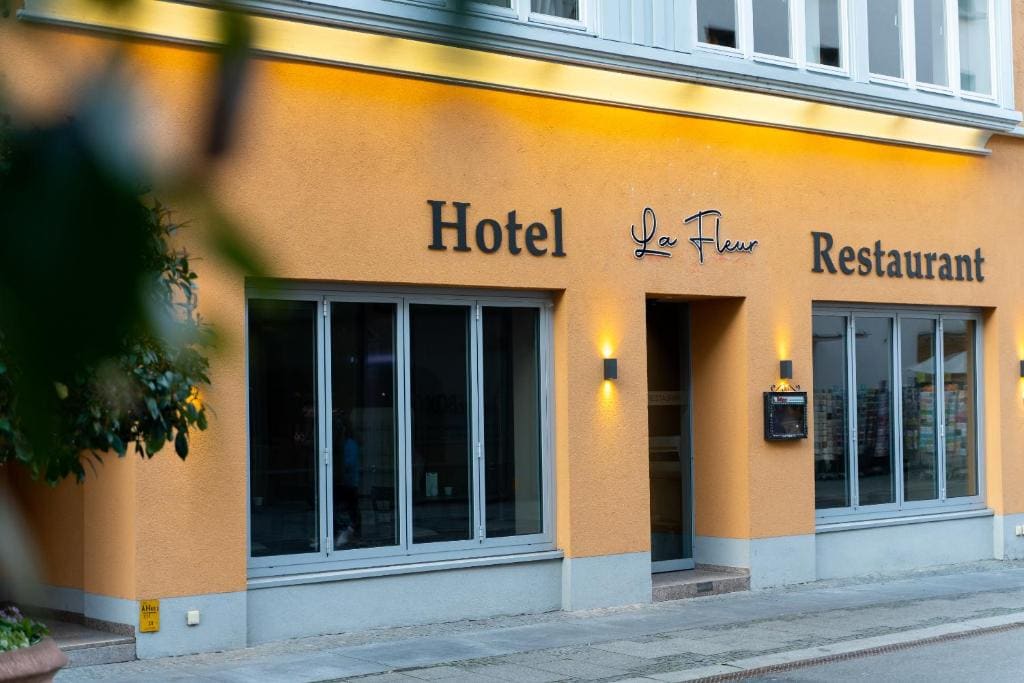 Hotel La Fleur - Main view