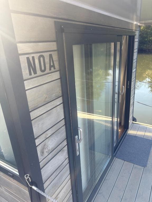 Schickes Hausboot für bis zu 4 Personen - View 7