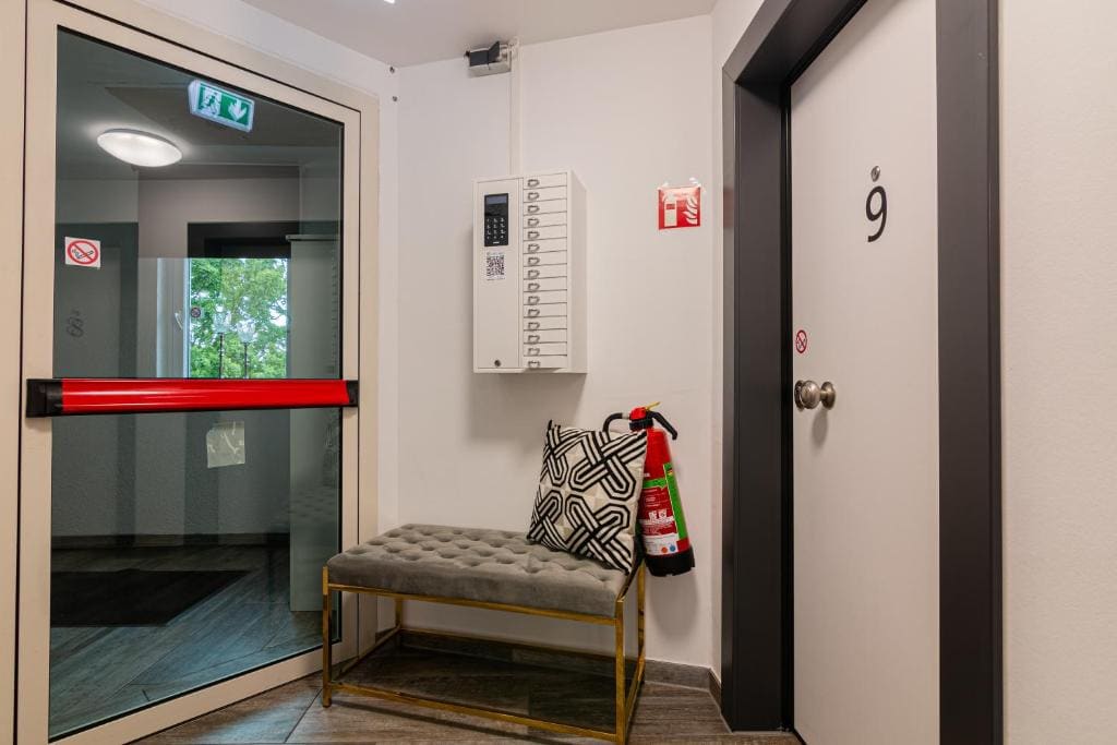Nine Rooms - Serviced Rooms - View 4