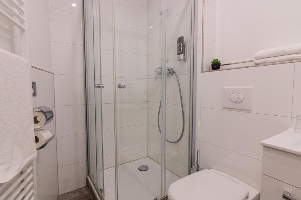 Nine Rooms - Serviced Rooms - View 7