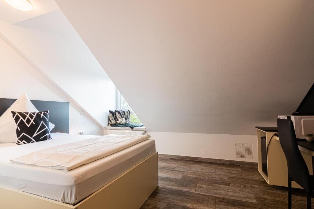 Nine Rooms - Serviced Rooms - View 6