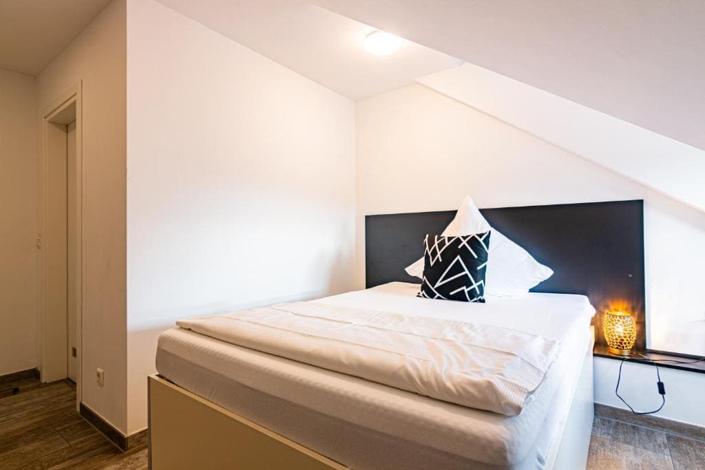 Nine Rooms - Serviced Rooms - View 5