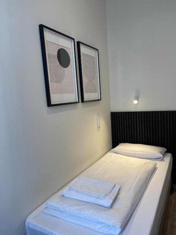 Motel Blue - Minimalist Boutique Hotel - View 6