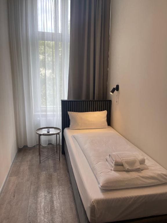 Motel Blue - Minimalist Boutique Hotel - View 3