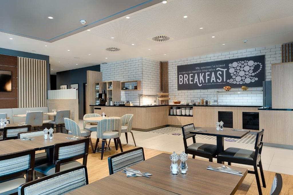 Premier Inn Frankfurt Westend - View 3