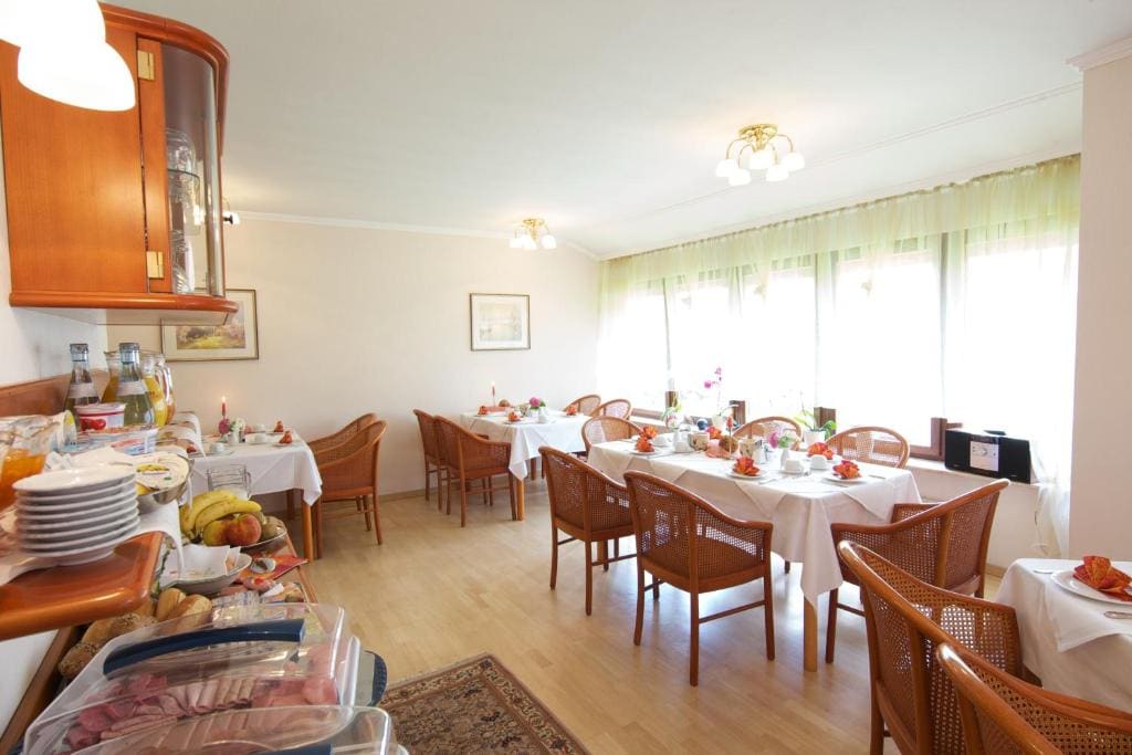 Hotel Reinhardtshof Garni - View 3