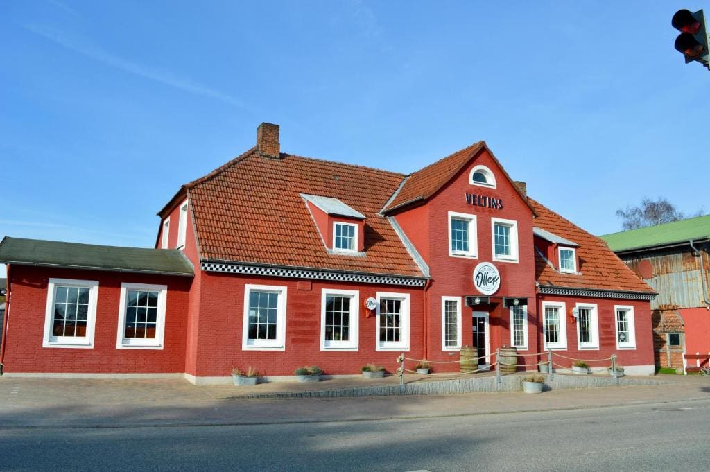 Restaurant Ollex and beds Zimmer 4 - Main view