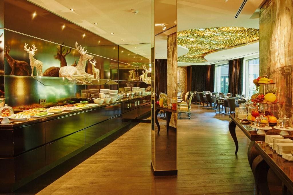 Savoy Hotel - View 4