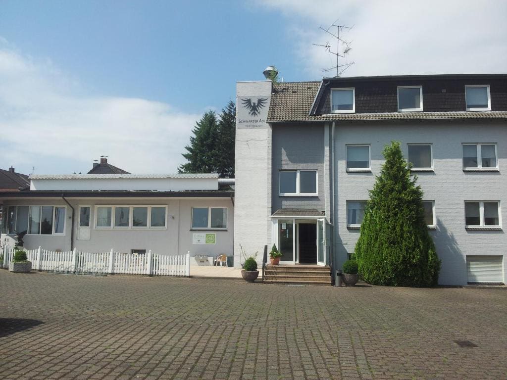 Hotel Schwarzer Adler - Main view