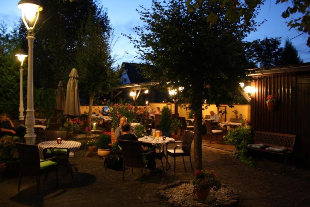 Hotel & Weinhaus Zum Schwarzen Bären - View 4