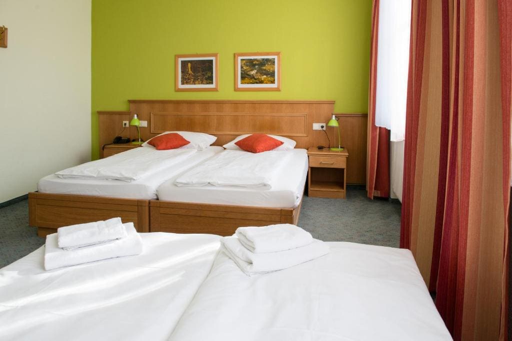 Land- und Golfhotel Alte Fliegerschule - View 7