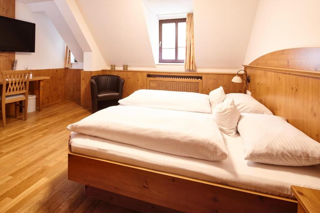 Hotel Zu den Drei Kronen - View 2