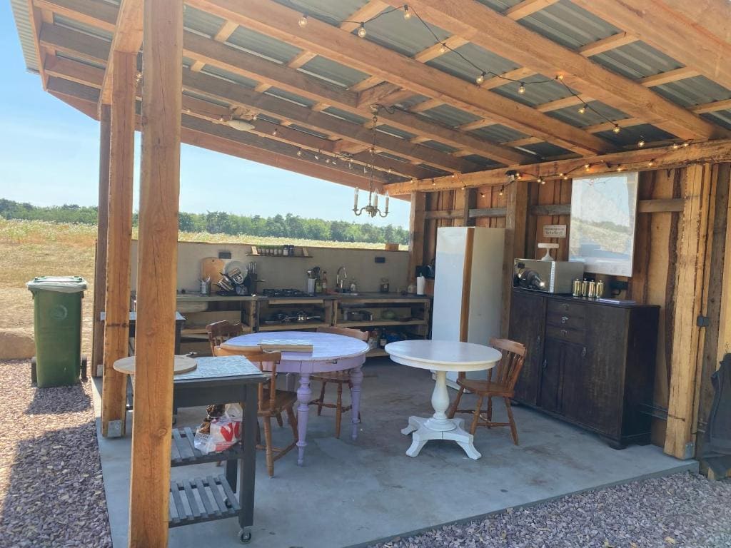 Anno 1782 Glamping at Manors Historic Barn - Main view