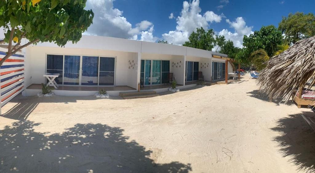 La Isla Bonita - Main view