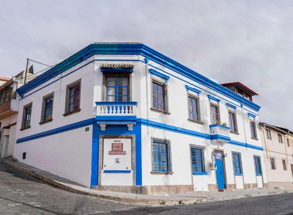 Blue Door Housing Historic Quito - Main view