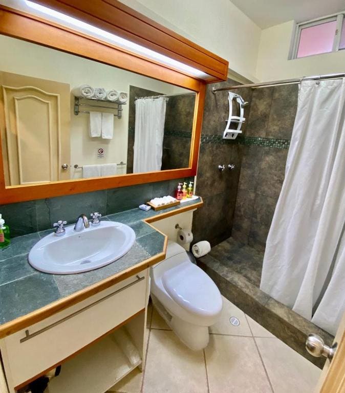 Torre Mar Galapagos Boutique Suites - View 3