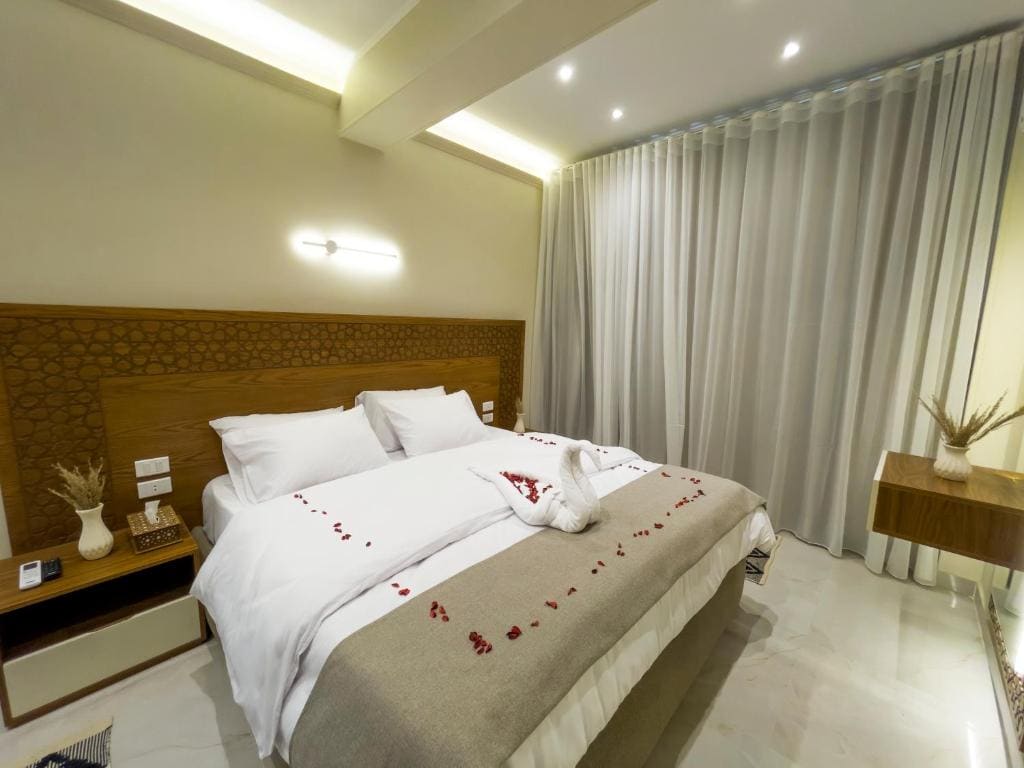 AKHNATON Pyramids View Hotel - View 2